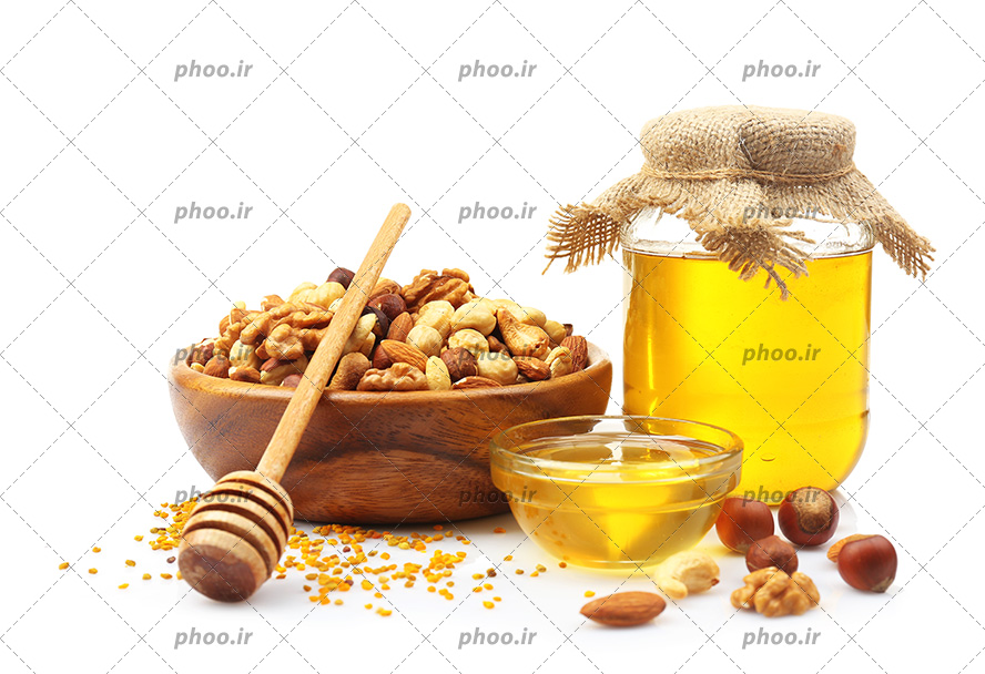 عکس با کیفیت ظرف آجیل و قاشق عسل خوری چوبی در کنار پیاله و شیشه عسل