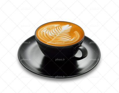 عکس با کیفیت کاپوچینو تزئین شده به شکل برگ و داخل فنجان مشکی زیبا در بک گراند سفید