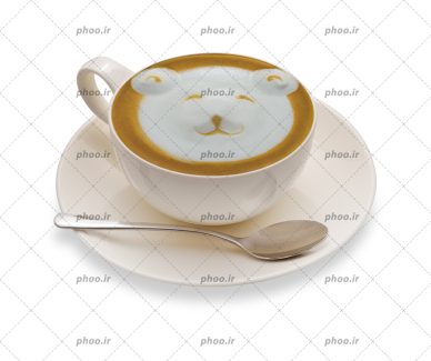 عکس با کیفیت کاپوچینو به شکل تدی در فنجان سفید و قاشق نقره ای در کنارش