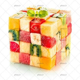 عکس با کیفیت مکعب میوه جات خوشمزه و مقوی در بک گراند سفید