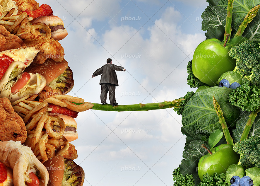 عکس با کیفیت پل بین فست فود و سبزیجات و مرد ایستاده وسط پل