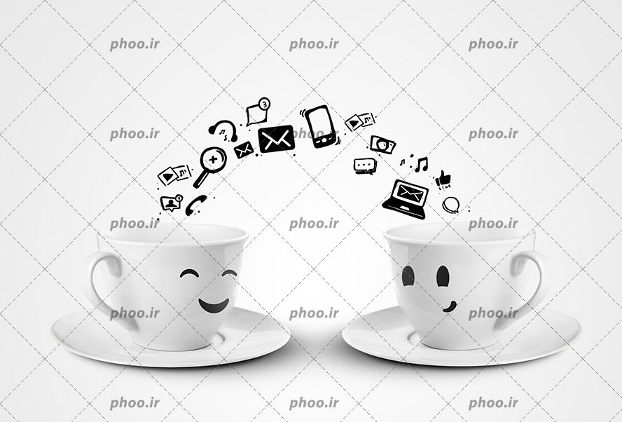 عکس با کیفیت دو فنجان با لبخند زیبا در کنار یکدیگر و آیتم های مختلف در حال رد و بدل شدن به داخل فنجان ها