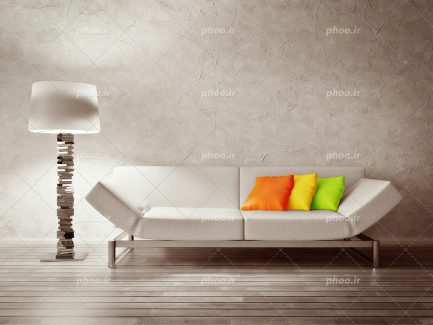 عکس با کیفیت مبل سفید راحتی با کوسن های رنگارنگ و آباژور زیبا به رنگ سفید در کنار مبل