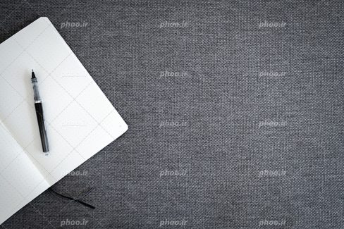 عکس با کیفیت خودنویس مشکی بر روی سررسید سفید