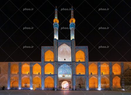عکس با کیفیت مسجد زیبای جامع یزد در شب