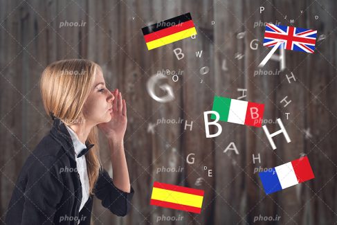 عکس با کیفیت زن در حال گفتن حروف انگلیسی و پرچم کشور های مختلف در کنار یکدیگر با حروف الفبای انگلیسی