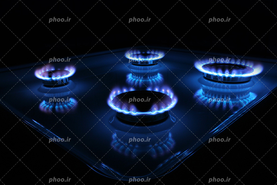 عکس با کیفیت بسیار زیبا گاز و شعله های روشن در فضای تاریک
