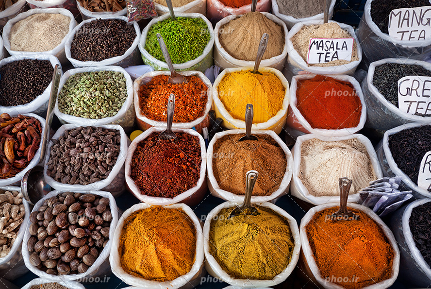 عکس با کیفیت انواع ادویه و انواع چای و انواع گیاهان دارویی در پلاستیک در کنار یکدیگر