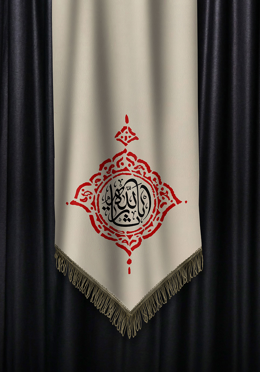 عکس با کیفیت طرح لچک به رنگ قرمز با متن یا ثارالله بر روی پارچه ی سفید و پس زمینه به رنگ مشکی