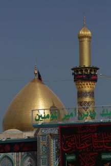 عکس با کیفیت حرم حضرت عباس (ع) با گنبد و گلدسته طلایی