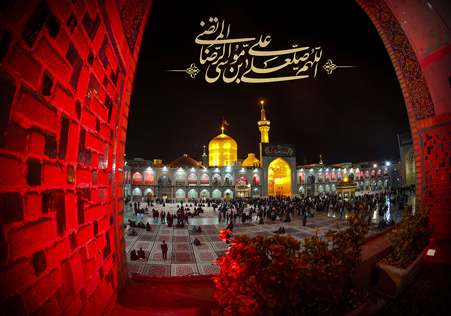 عکس با کیفیت اللهم صلی علی علی بن موسی الرضا المرتضی نوشته شده گوشه ای از تصویر صحن حرم امام رضا (ع)