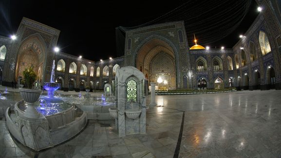 عکس با کیفیت طرح یا پوستر حرم مطهر امام رضا (ع) صحن زیبا و با شکوه پیروزی حرم مطهر و حوض بزرگ در وسط صحن و گنبد طلا بیرون زده از صحن های دیگر