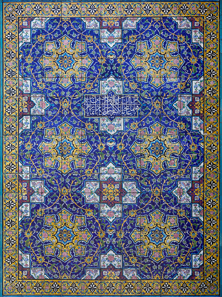 عکس با کیفیت قاب با نقوش هندسی و اسلیمی به رنگ زرد و لاجوردی