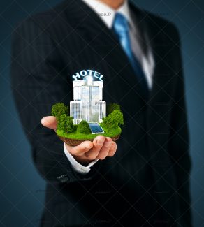 عکس با کیفیت برج زیبا در دست مرد با کت و شلوار مشکی