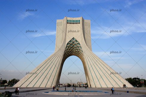 عکس با کیفیت برج آزادی در میدان آزادی تهران از نمای رو به رو