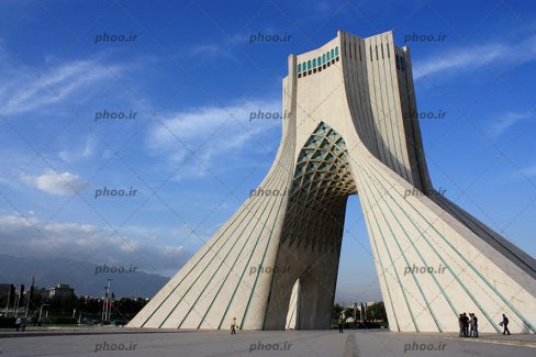 عکس با کیفیت تصویر گرفته شده از کنار برج آزادی در میدان آزادی تهران