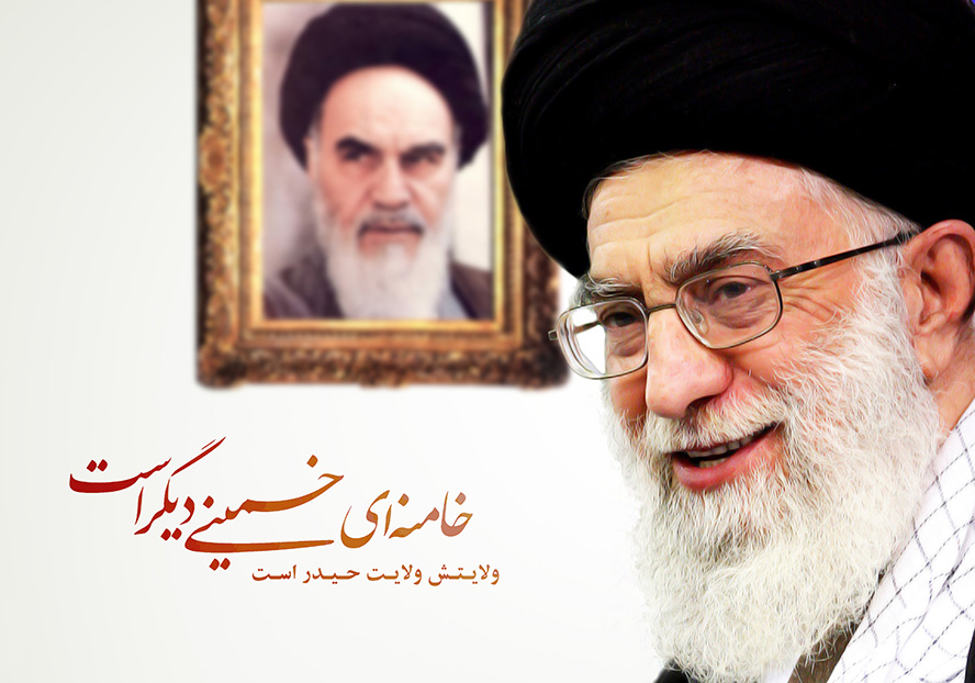 عکس با کیفیت تصویر زیبای امام خمینی در قاب و نیم رخ حضرت خامنه ای با عمامه مشکی و متن خامنه ای خمینی دیگر است در گوشه تصویر