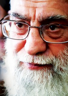 عکس با کیفیت چهره ی حضرت خامنه ای از نمای نزدیک