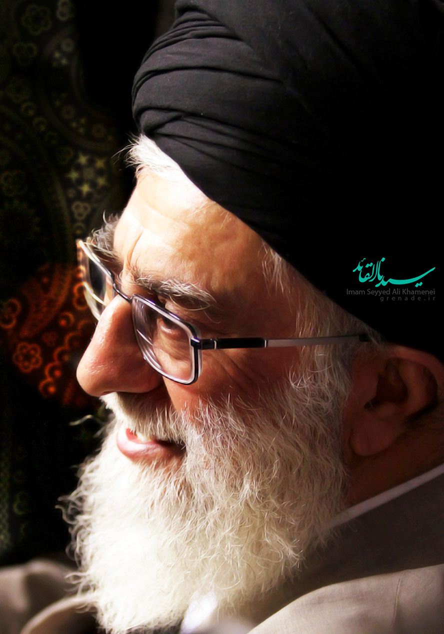 عکس با کیفیت متن سیدنا القائد به رنگ سبز در کنار چهره ی نیم رخ حضرت خامنه ای