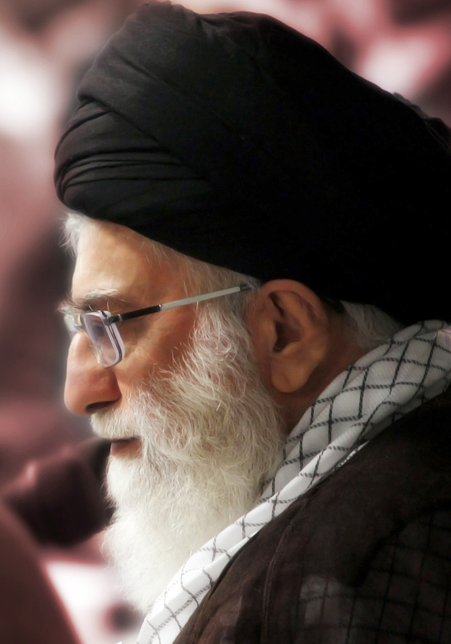 عکس با کیفیت نیم رخ چهره حضرت خامنه ای به همراه عبا و عمامه مشکی
