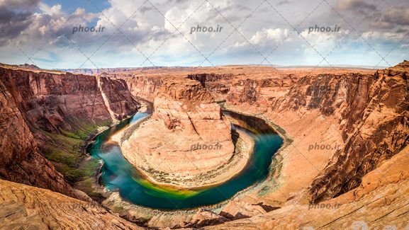عکس با کیفیت رود خانه ای در بین کوهای زیبا