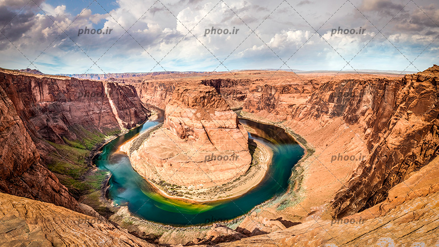 عکس با کیفیت  رود خانه ای در بین کوهای زیبا