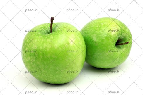 عکس با کیفیت دو سیب سبز در کنار یکدیگر در پس زمینه سفید