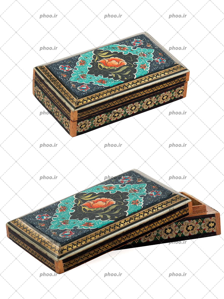 عکس یک جا قرآنی چوبی که روی آن طرح گل کار شده است