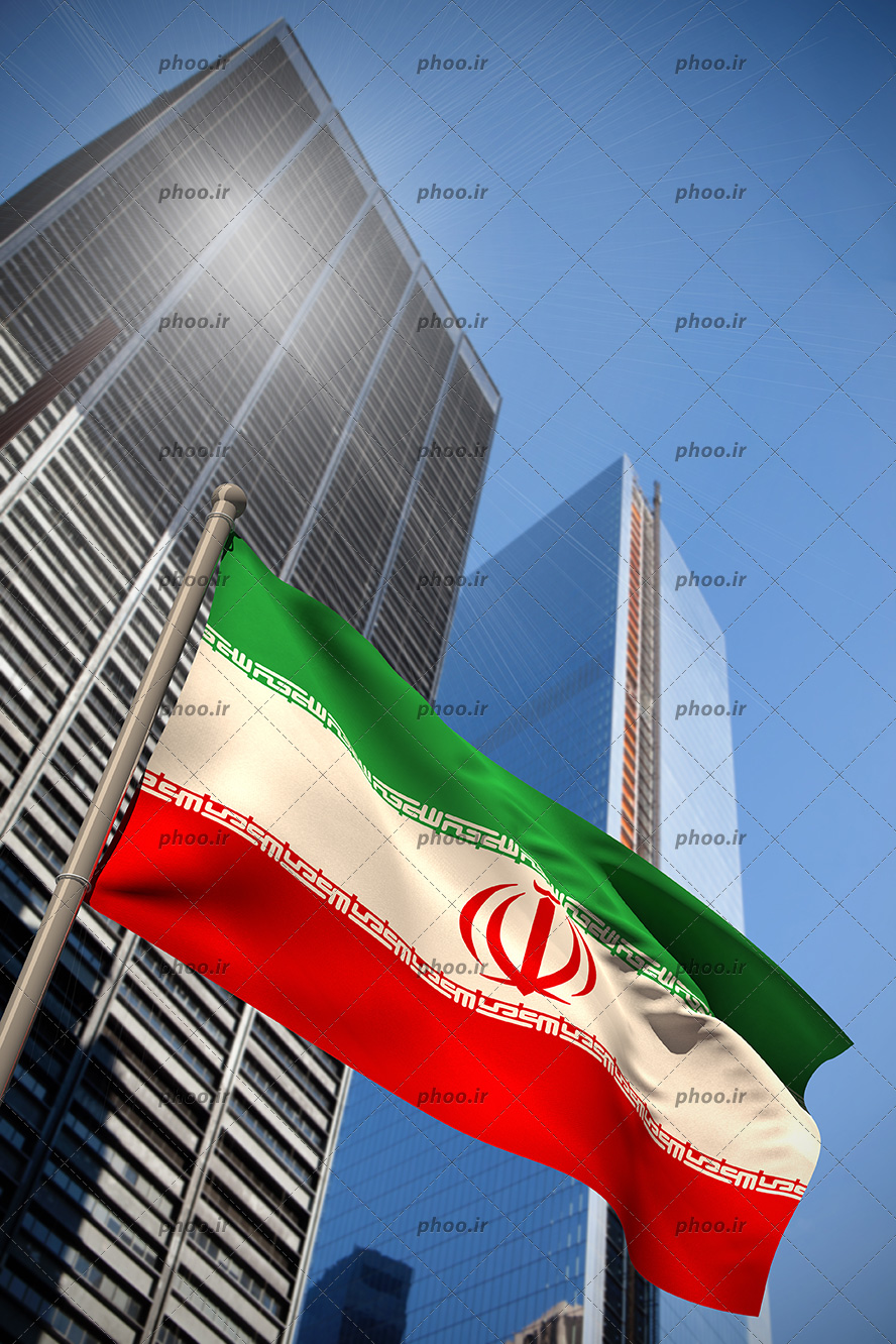 عکس یک پرچم برافراشته ایران در مقابل دو ساختمان بلند