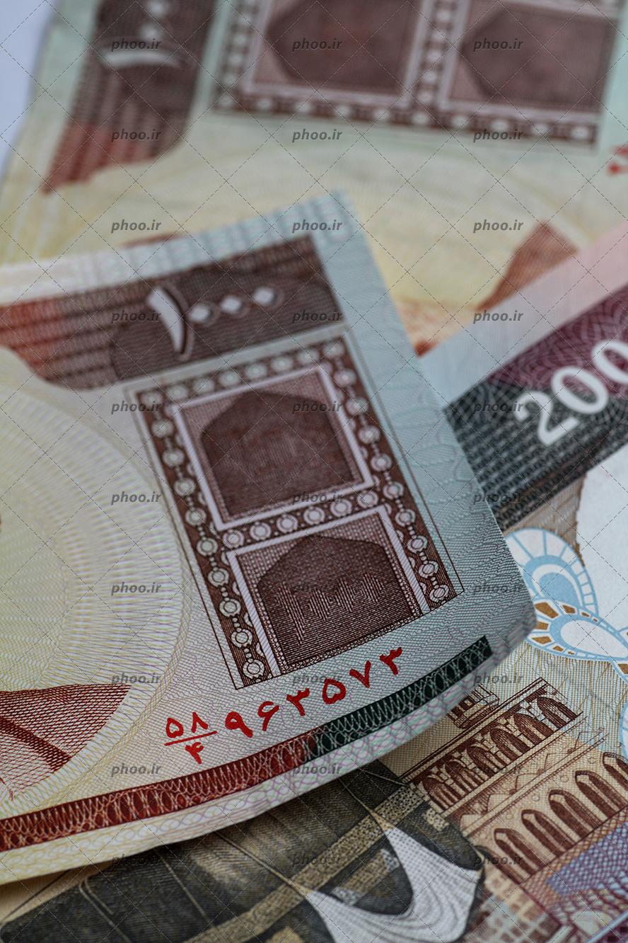 عکس پول های 100تومانی و 200تومانی با شماره سریال روی آن