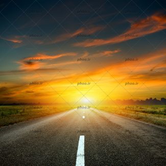 جاده ای زیبا همراه با غروب آفتاب