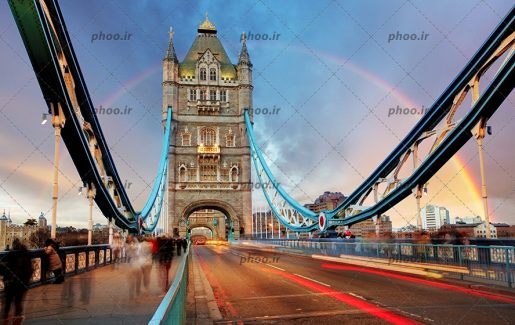 عکس زیبا از روی پل تاور بریج لندن با رنگین کمانی در آسمانی ابری