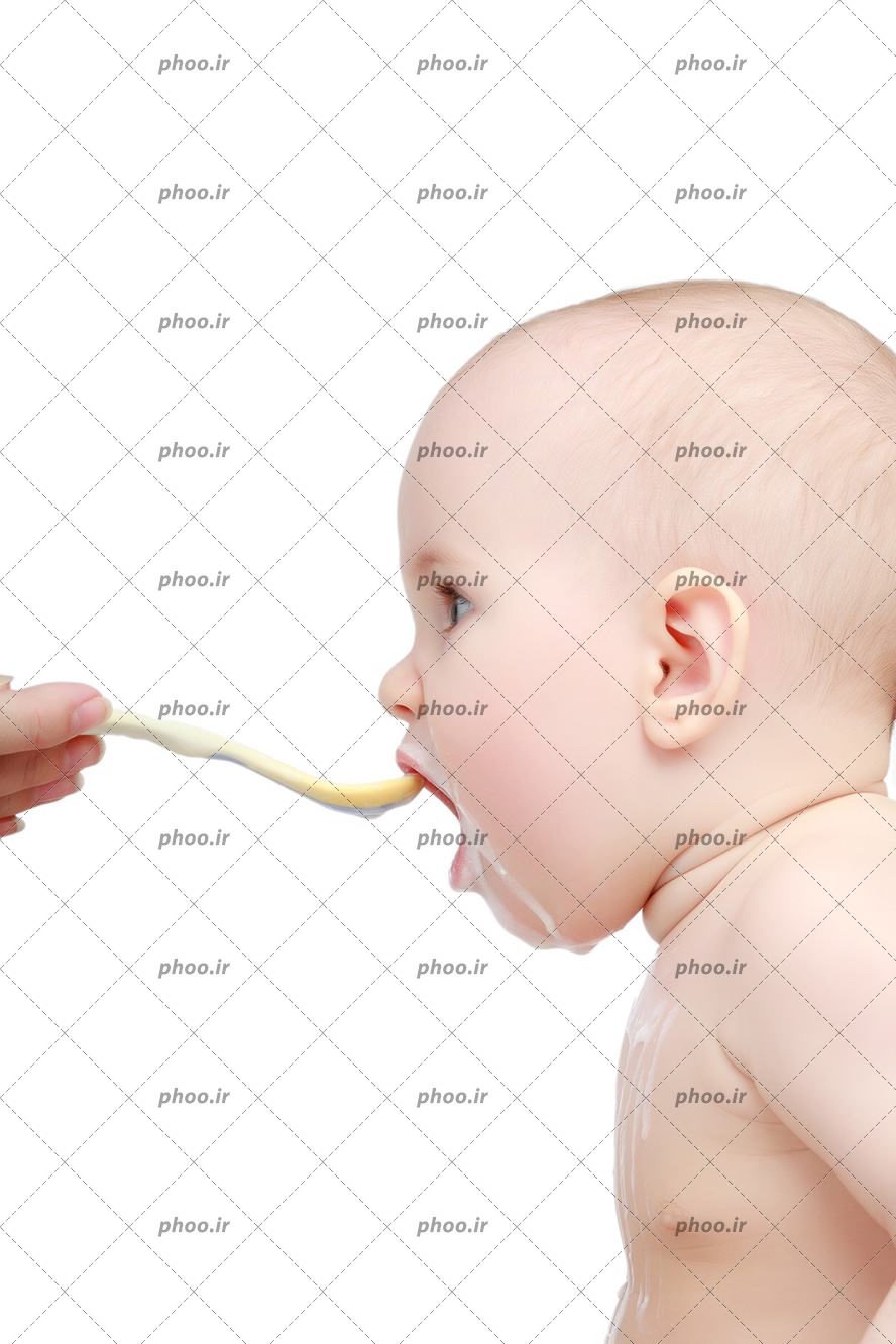 عکس یک کودک با دهان باز در حال خوردن غذا