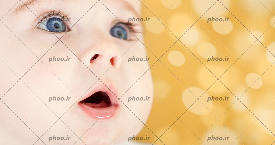 عکس یک کودک تپل با چشم های طوسی در پس زمینه زرد