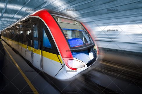 عکس با کیفیت قطار شهری یا مترو در حال حرکت با سرعت زیاد