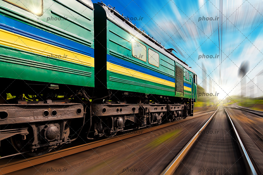 عکس با کیفیت ریل قطار و قطار در حال حرکت