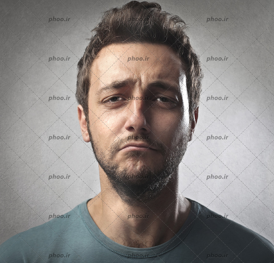 عکس با کیفیت مرد با چهره ی ناراحت