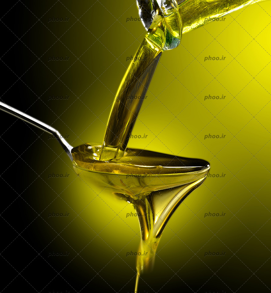 عکس روغن درحال ریختن داخل قاشق