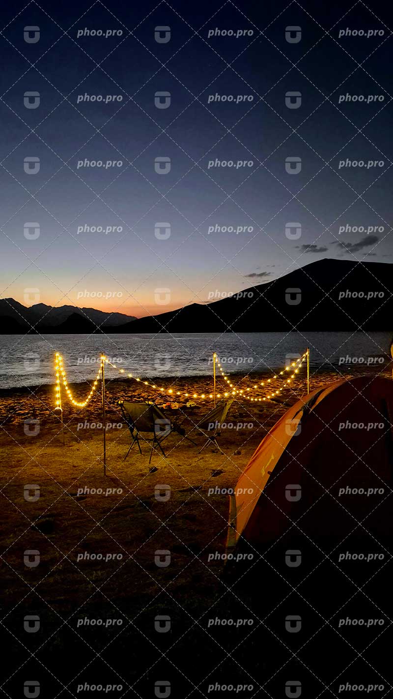 تصویر کمپ کنار ساحل