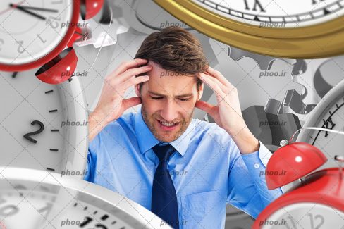 عکس با کیفیت گذر زمان و اتلاف وقت و به وجود آمدن کلافگی در مرد