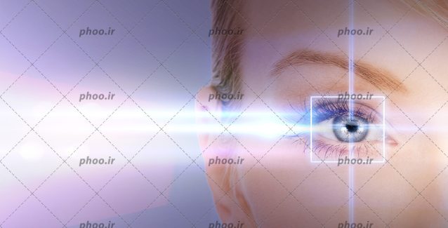 عکس با کیفیت زن با مو و ابروهای بور و چشم آبی رنگ و مربع نورانی به دور قرنیه چشم او