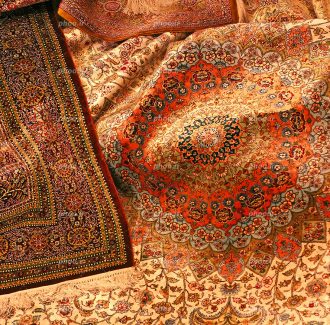 عکس با کیفیت فرش های ایرانی با رنگ های زیبا با خط ها و طرح اسلیمی