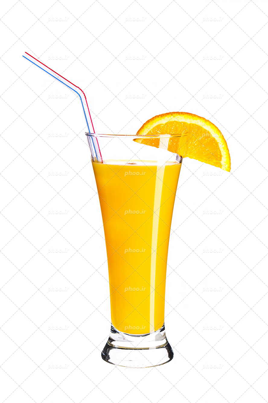 عکس با کیفیت زیبا لیوان آب پرتقال با تکه ای از پرتقال بر روی لبه ی لیوان و نی