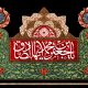 عکس دختر بچه زیبا با چشم های طوسی و دست های رنگی در پس زمینه آسمان آبی