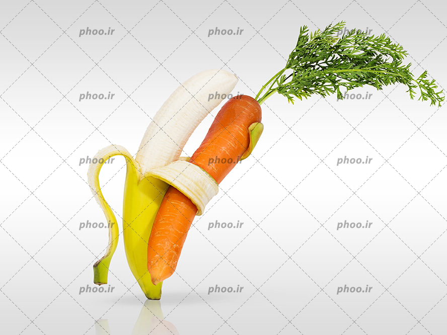 عکس با کیفیت موز و هویچ انیمیشنی در حال رقصیدن با یکدیگر در پس زمینه سفید