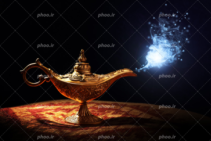 عکس با کیفیت خارج شدن نور از چراغ جادو طلایی