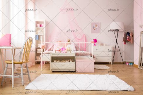 عکس اتاق خواب دخترانه با تخت خواب ، آباژور ، میز و صندلی