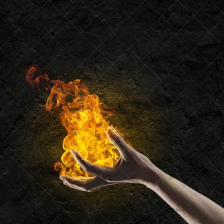 عکس مهار آتش با دست و دست آتشین در پس زمینه دیوار