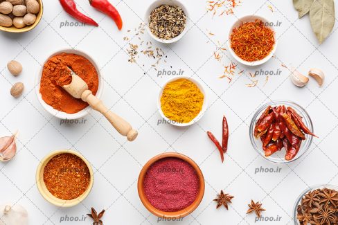 عکس ادویه های مختلف در زمینه سفید