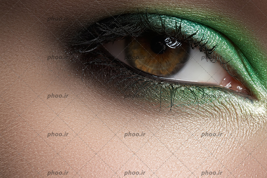 عکس آرایش چشم با سایه چشم سبز